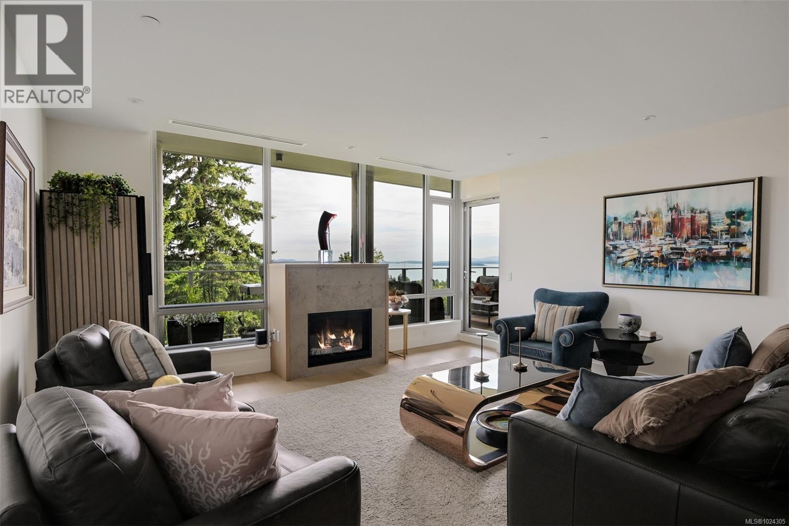 202 5388 Hill Rise Terr, Saanich, British Columbia