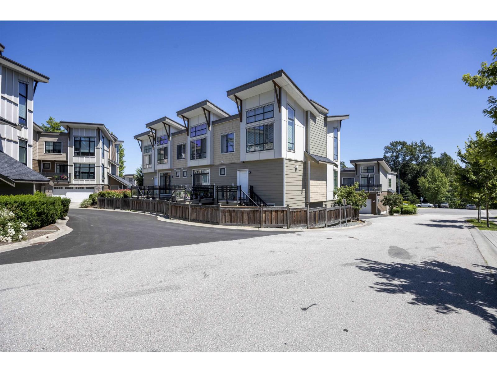 11 9989 E Barnston Drive, Surrey, British Columbia  V4N 6N3 - Photo 2 - R3063493