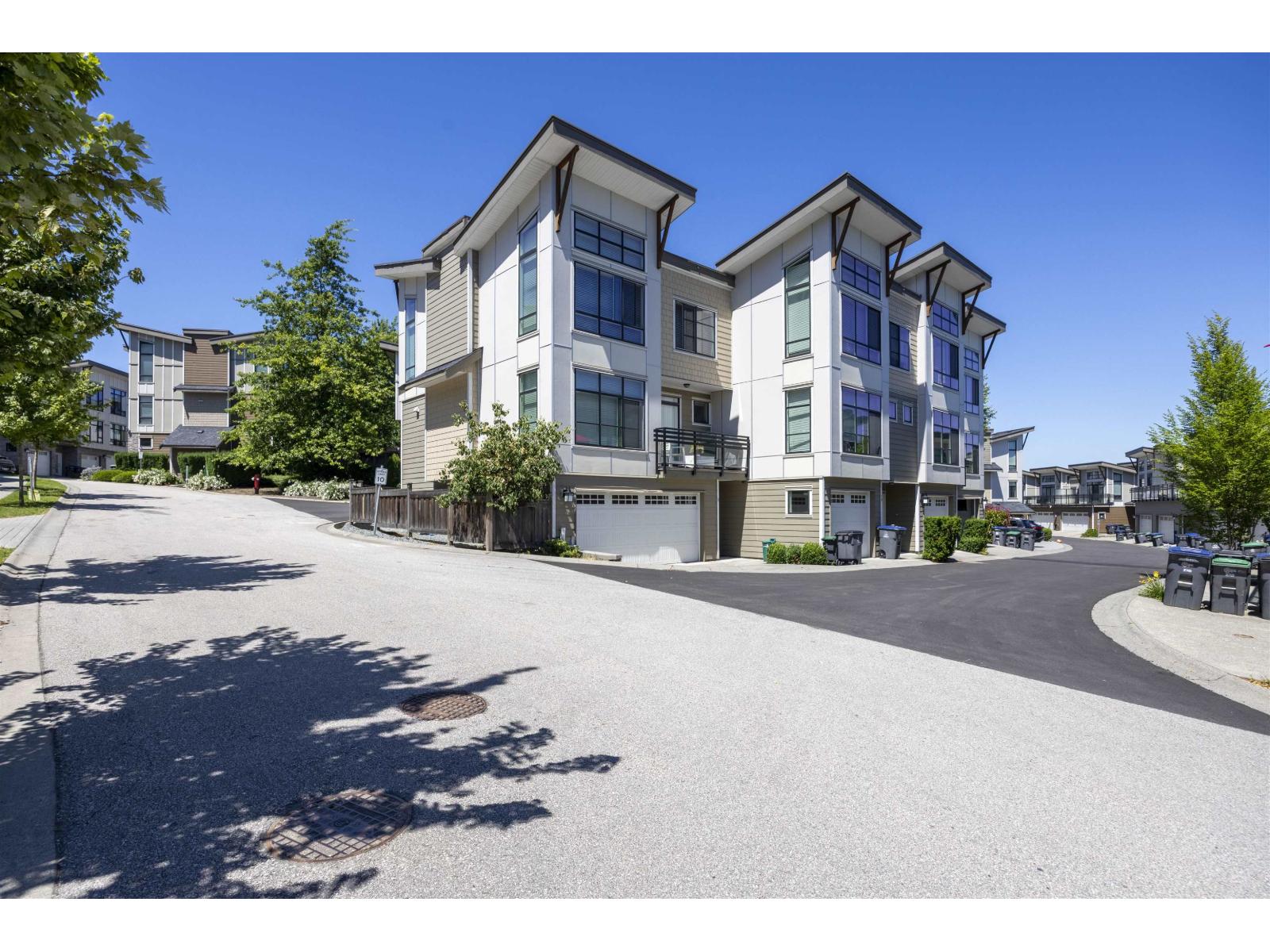 11 9989 E Barnston Drive, Surrey, British Columbia  V4N 6N3 - Photo 3 - R3063493