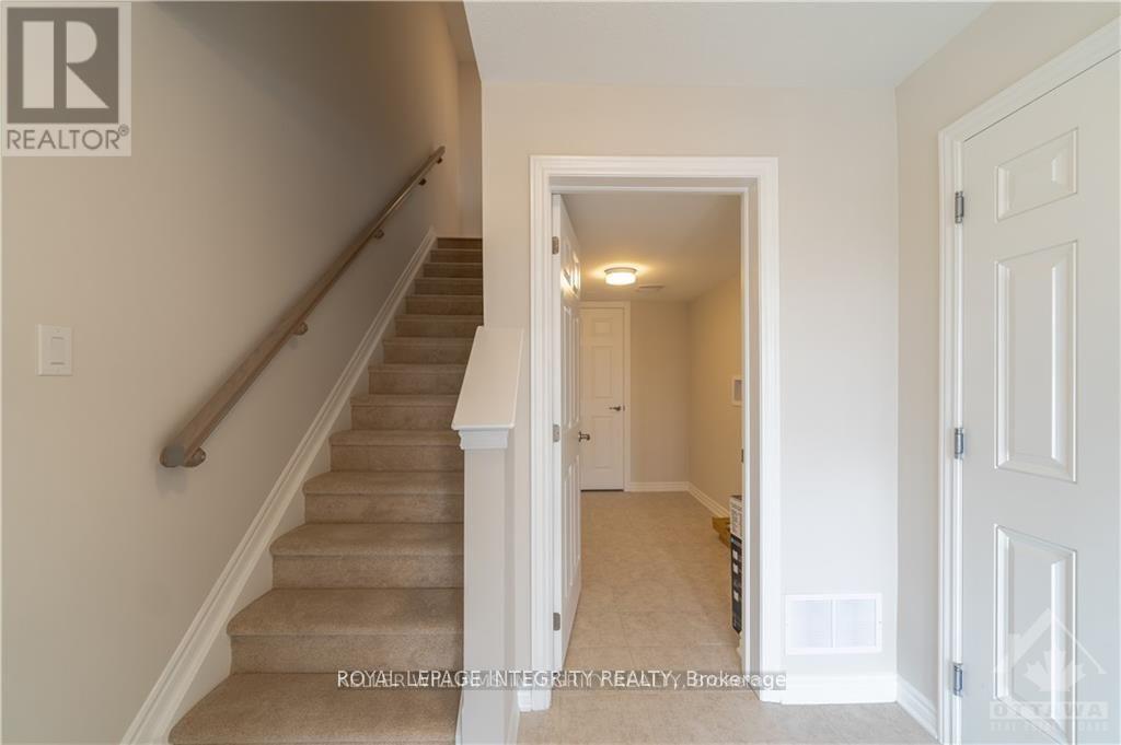 2014 Leinster Circle, Ottawa, Ontario  K2S 2Z4 - Photo 2 - X12731340