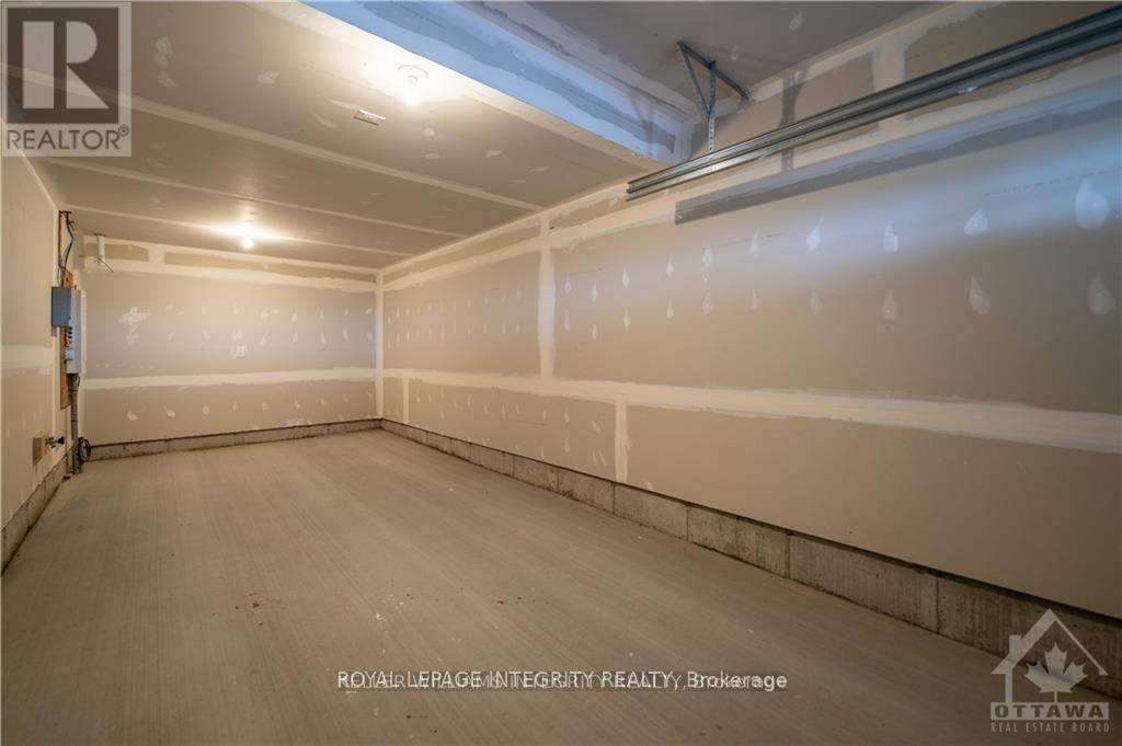 2014 Leinster Circle, Ottawa, Ontario  K2S 2Z4 - Photo 3 - X12731340