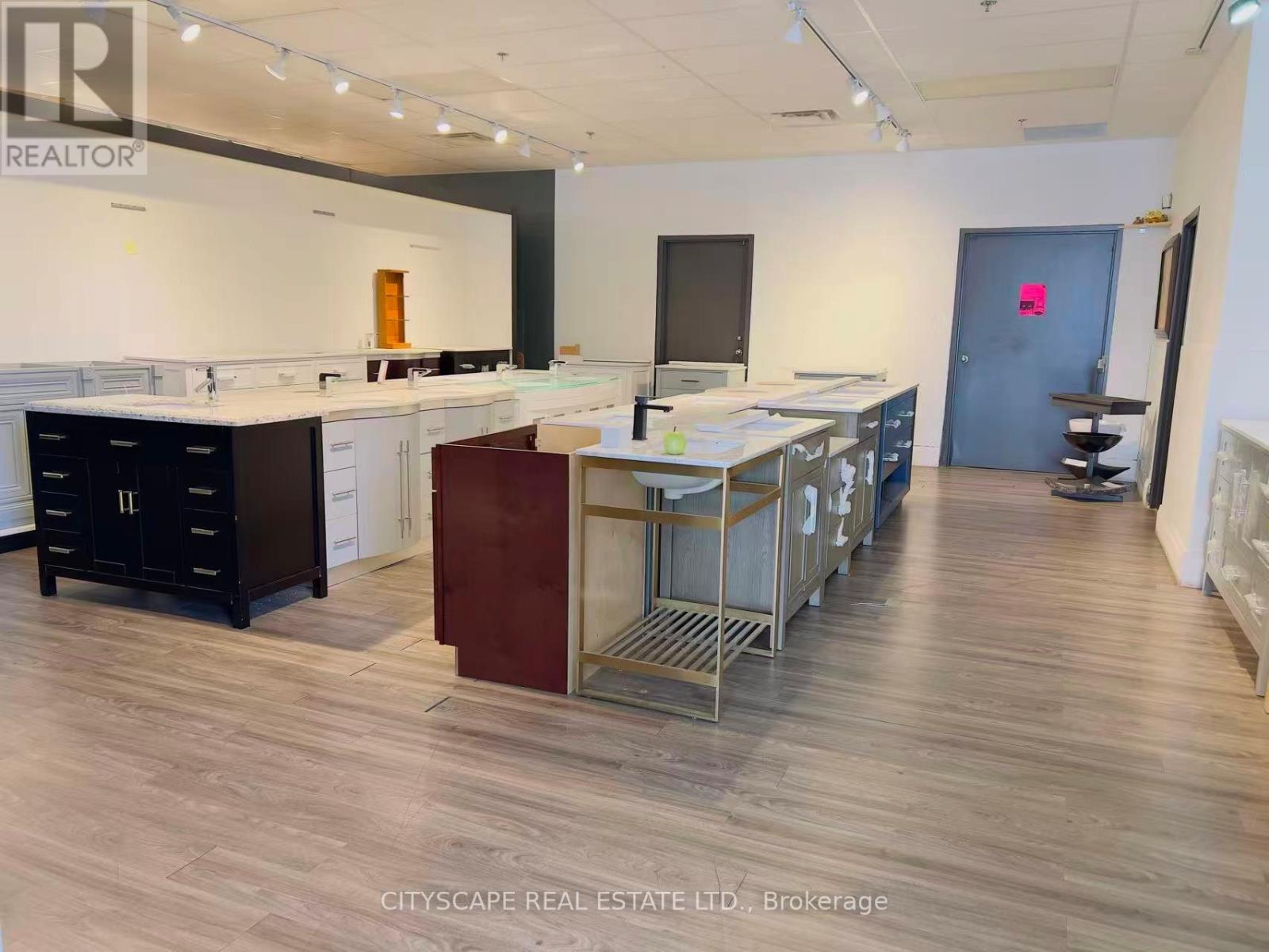 102 - 100 Steelcase Road, Markham, Ontario  L3R 1E8 - Photo 4 - N12731366