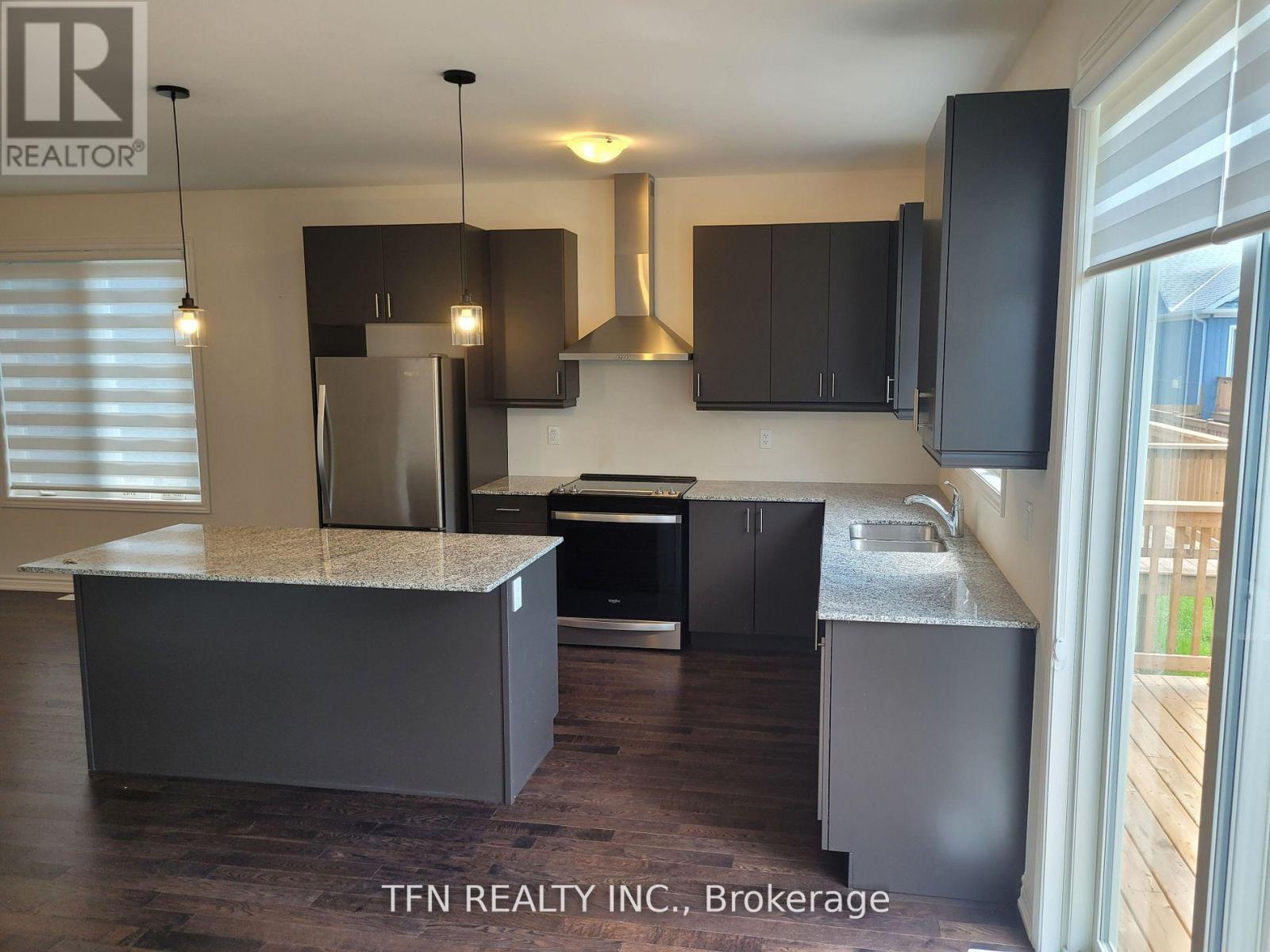 3213 Mosley Street, Wasaga Beach, Ontario  L9Z 1V4 - Photo 4 - S12731342