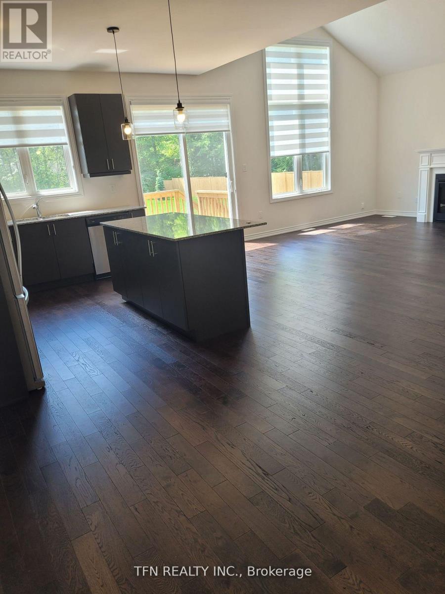 3213 Mosley Street, Wasaga Beach, Ontario  L9Z 1V4 - Photo 5 - S12731342