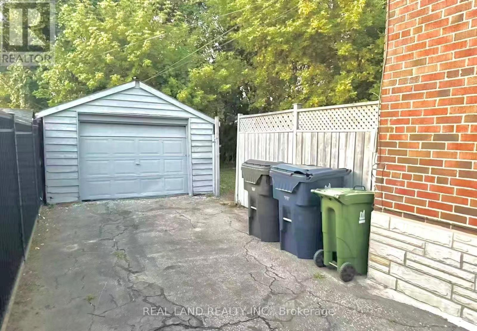 132 Edgecroft Road, Toronto, Ontario  M8Z 2C3 - Photo 3 - W12731348