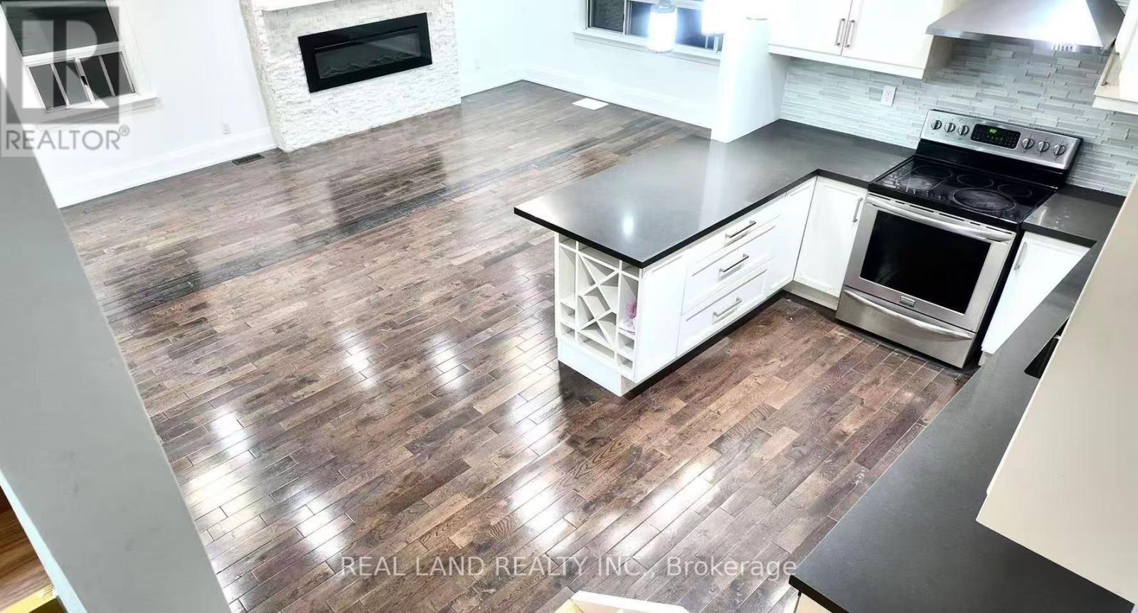 132 Edgecroft Road, Toronto, Ontario  M8Z 2C3 - Photo 9 - W12731348