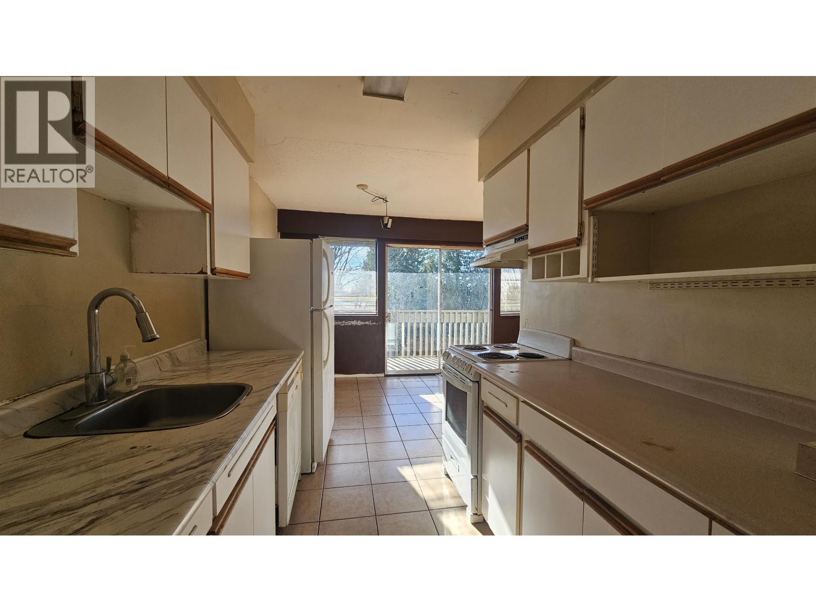 23 5760 Hastings Street, Burnaby, British Columbia  V5B 1R6 - Photo 3 - R3083307