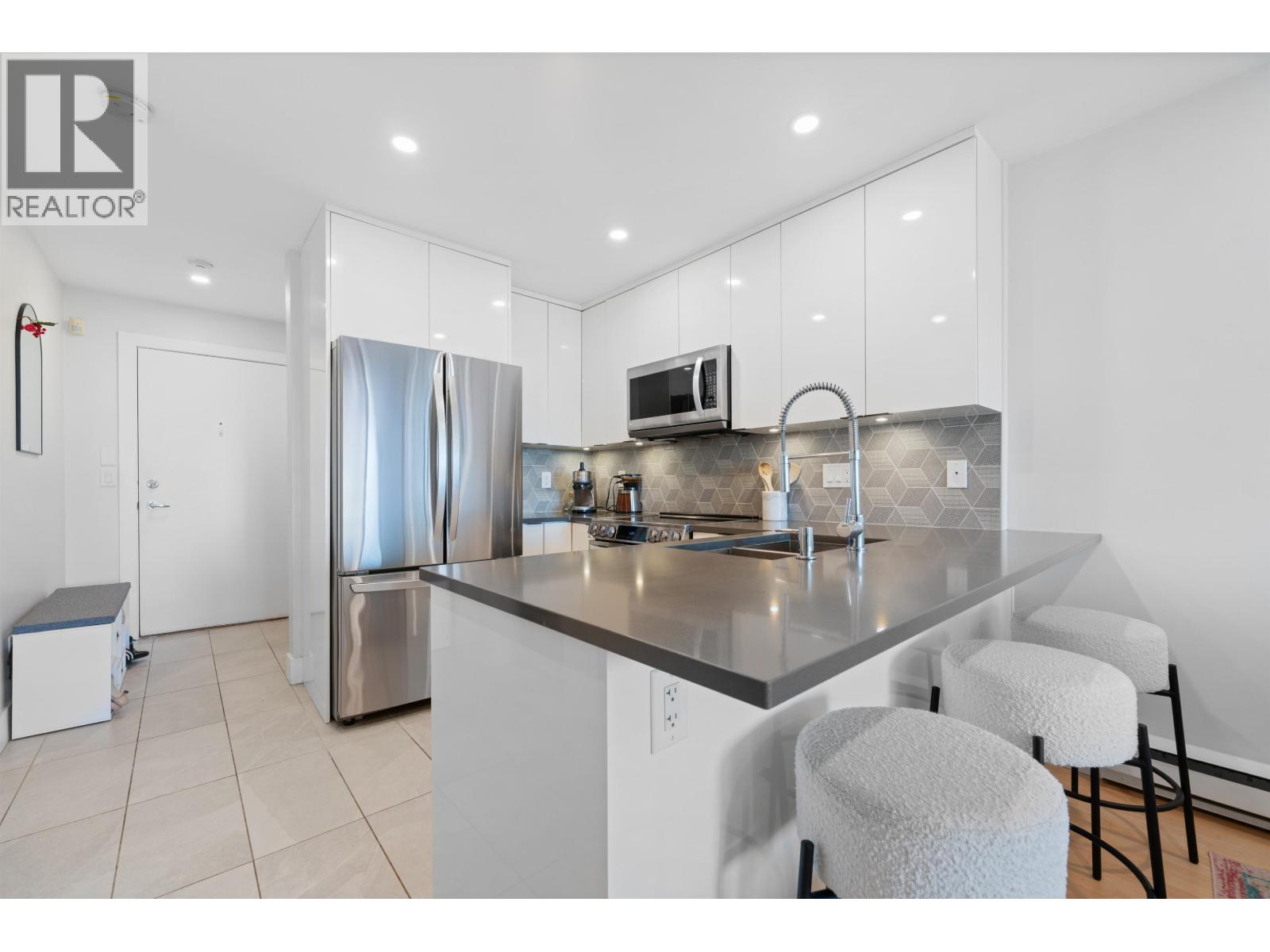 414 332 Lonsdale Avenue, North Vancouver, British Columbia  V7M 3M5 - Photo 5 - R3082991