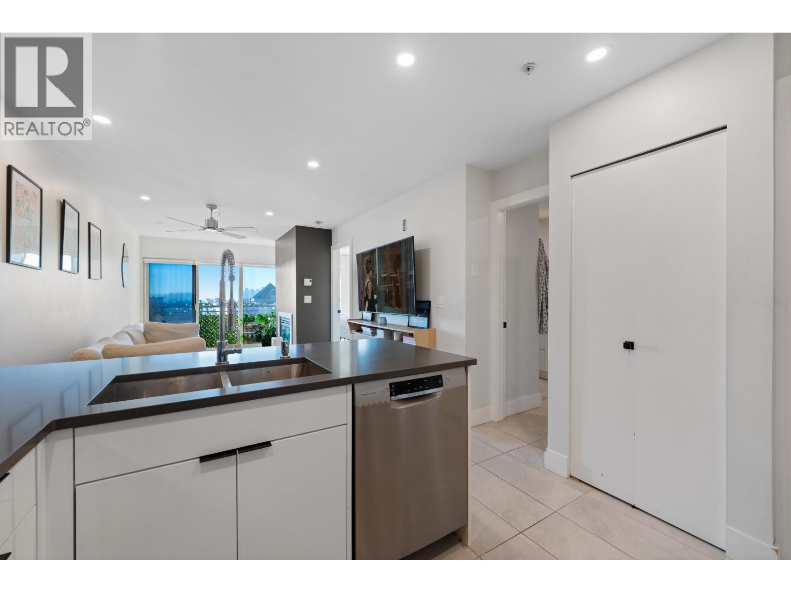 414 332 Lonsdale Avenue, North Vancouver, British Columbia  V7M 3M5 - Photo 6 - R3082991