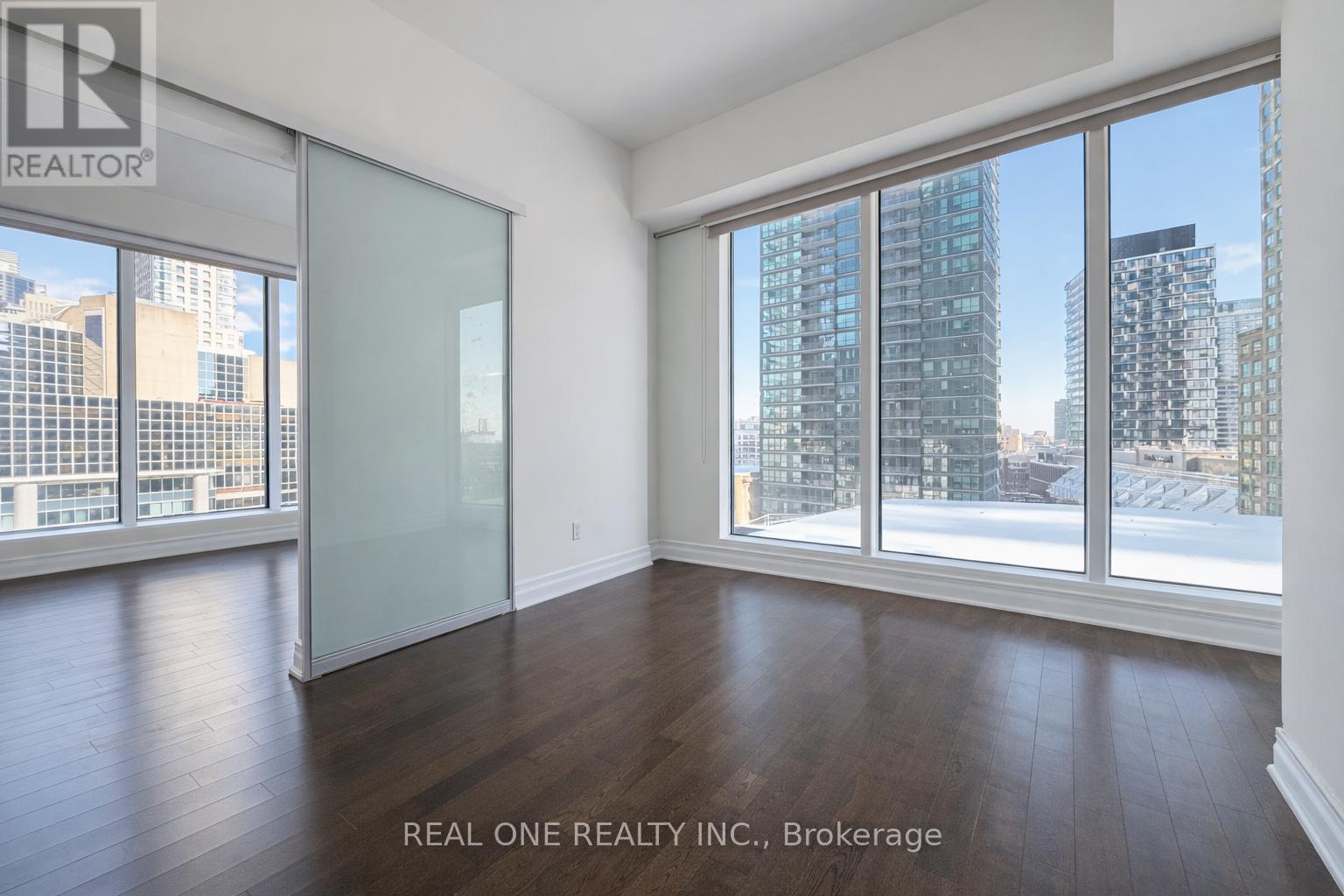 1107 - 8 The Esplanade Avenue, Toronto, Ontario  M5E 0A6 - Photo 25 - C12728378