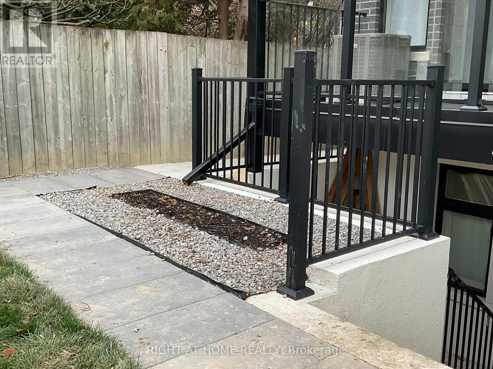 Unit #2  Main Floor - 674 Manning Avenue, Toronto, Ontario  M6G 2W4 - Photo 24 - C12701470