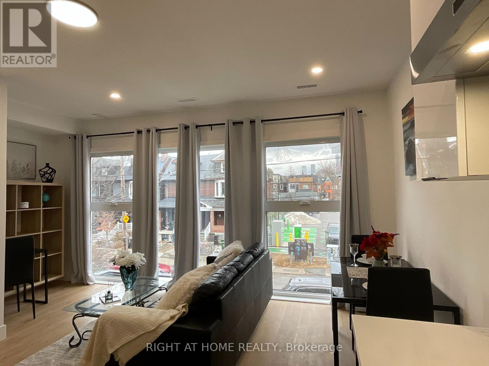 Unit #3 Second Floor - 674 Manning Avenue, Toronto, Ontario  M6G 2W4 - Photo 4 - C12702132