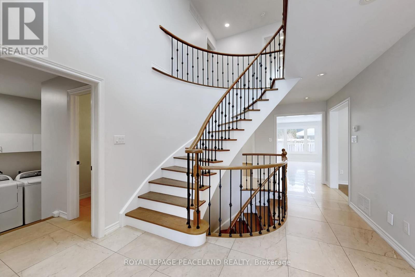 186 Marsi Road, Richmond Hill, Ontario  L4C 5S8 - Photo 4 - N12731372