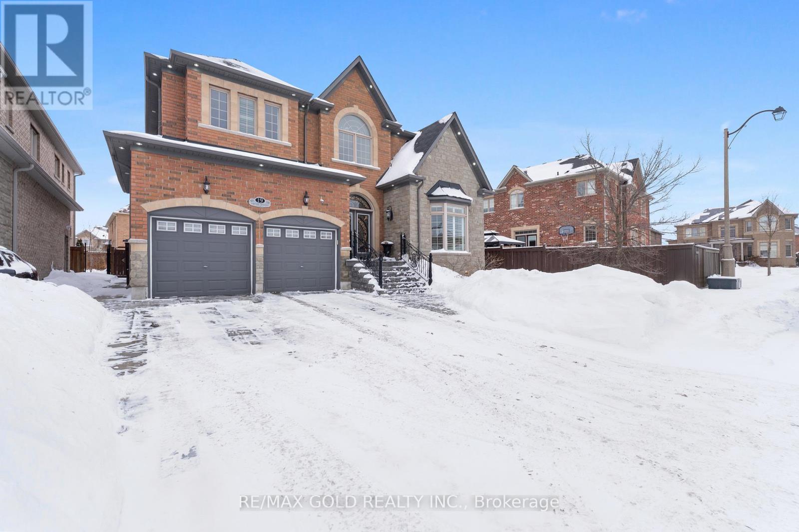19 Portside Crescent, Brampton, Ontario  L6R 3P3 - Photo 3 - W12730974
