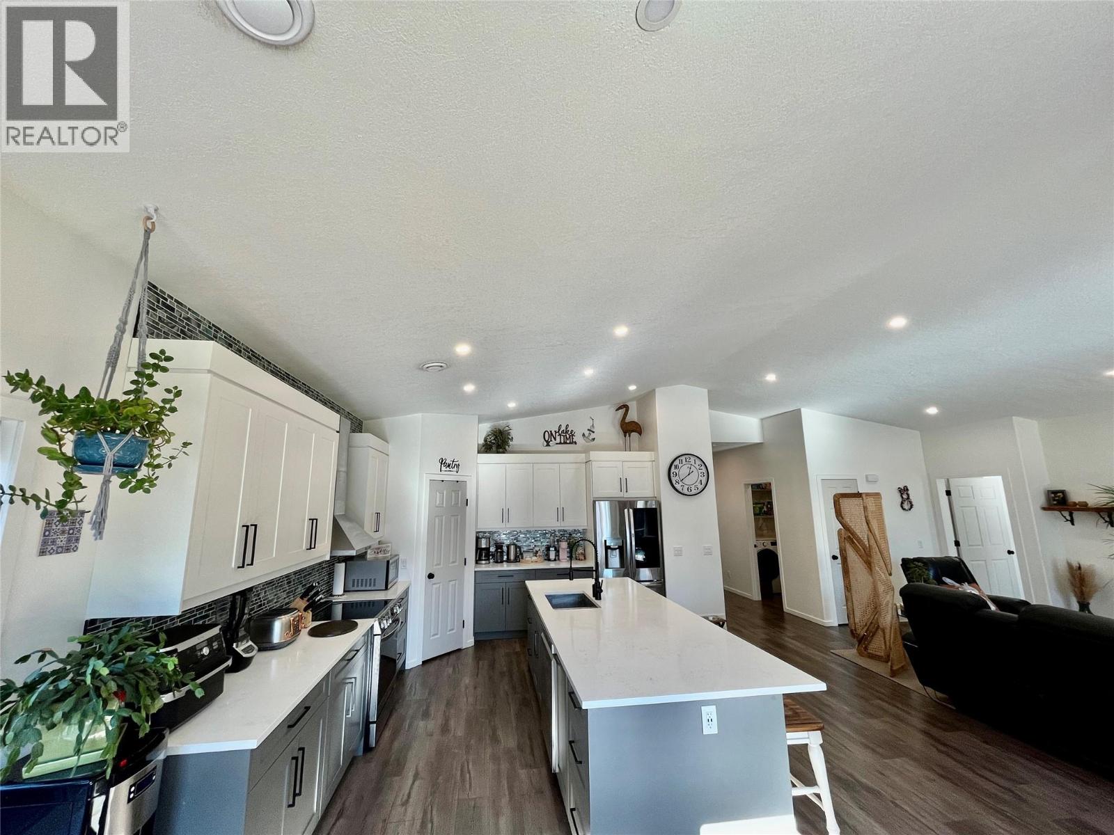 731 Parksville Street, Sicamous, British Columbia  V0E 2V0 - Photo 15 - 10365688