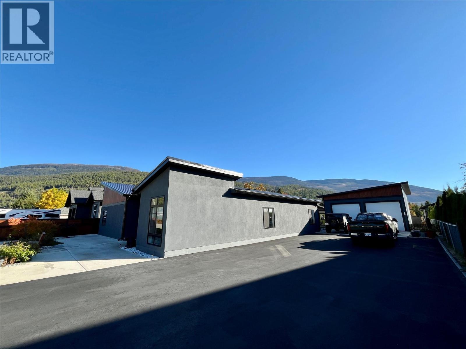 731 Parksville Street, Sicamous, British Columbia  V0E 2V0 - Photo 6 - 10365688