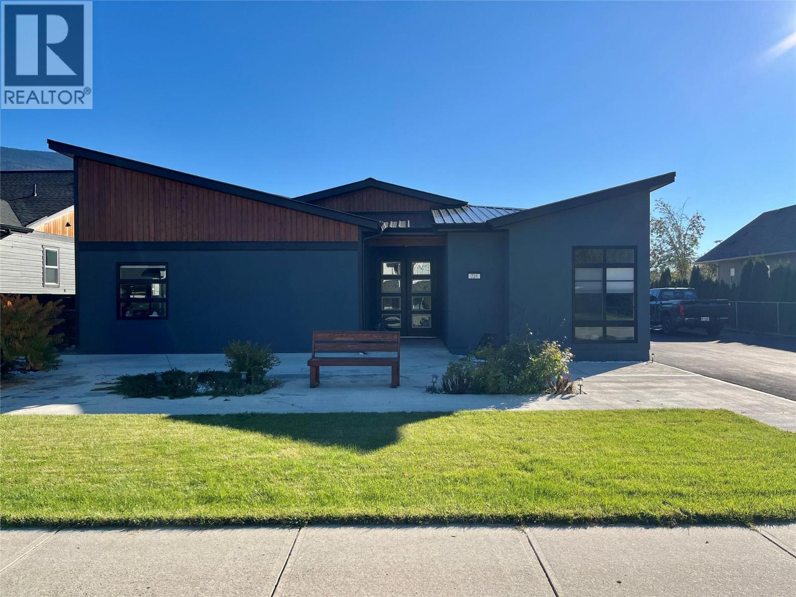 731 Parksville Street, Sicamous, British Columbia