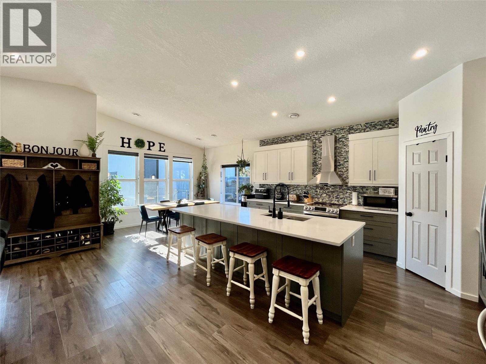 731 Parksville Street, Sicamous, British Columbia  V0E 2V0 - Photo 11 - 10365688