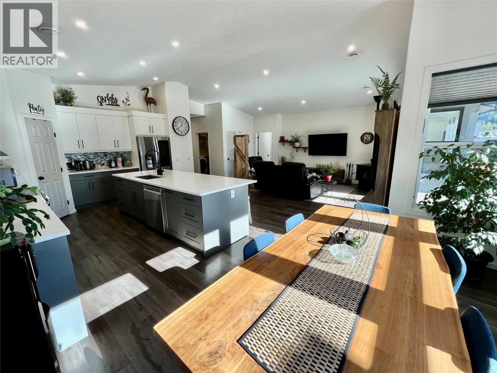 731 Parksville Street, Sicamous, British Columbia  V0E 2V0 - Photo 17 - 10365688