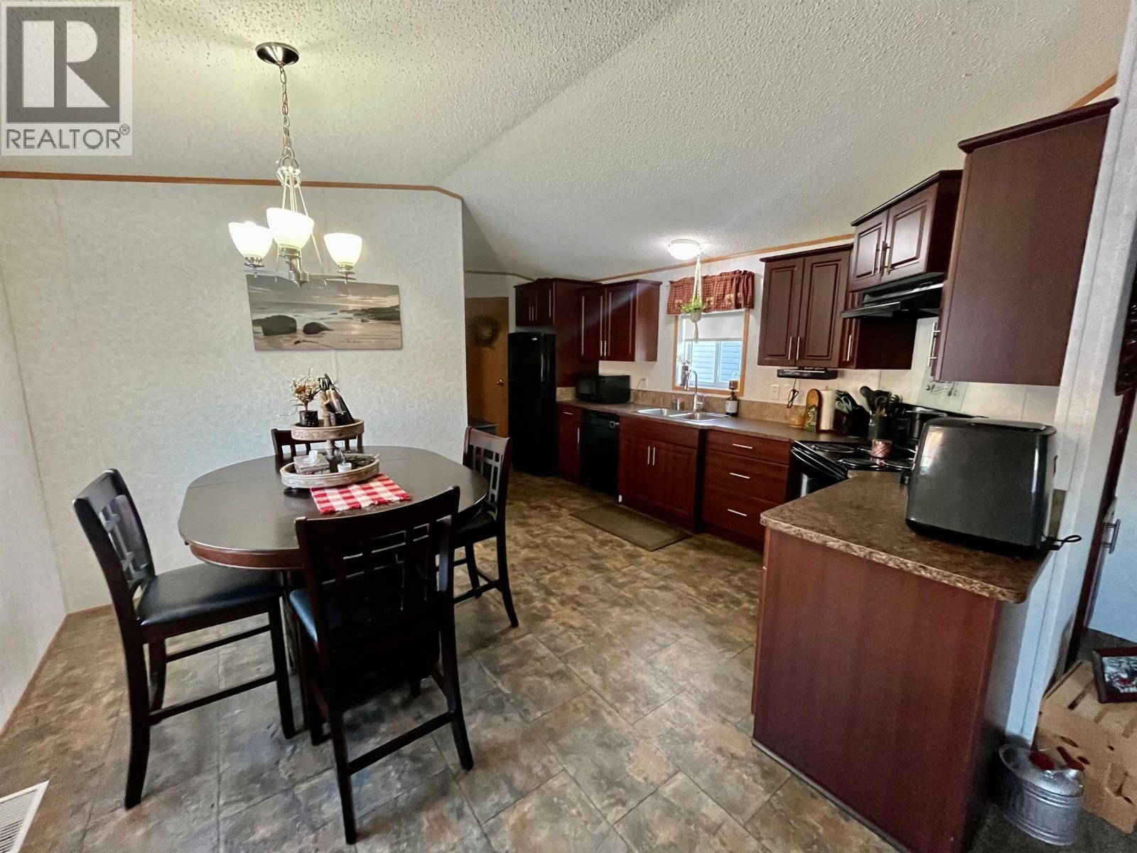 8112 85a Avenue, Fort St. John, British Columbia  V1J 0H7 - Photo 4 - R3083426