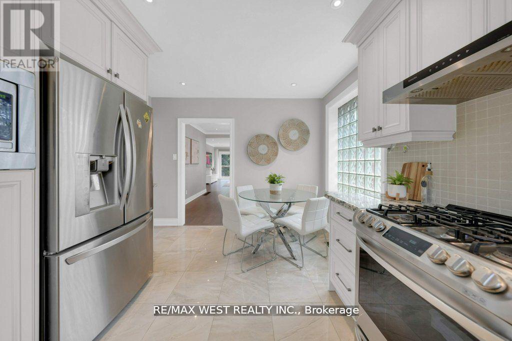 151 Brahms Avenue, Toronto, Ontario  M2H 1H9 - Photo 6 - C12729218