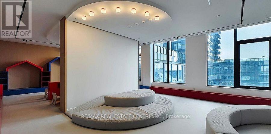 1404 - 395 Square  One Drive, Mississauga, Ontario  L5B 0P6 - Photo 14 - W12731390