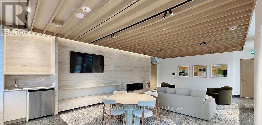 1404 - 395 Square  One Drive, Mississauga, Ontario  L5B 0P6 - Photo 21 - W12731390