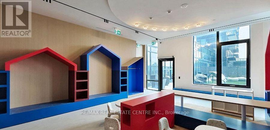 1404 - 395 Square  One Drive, Mississauga, Ontario  L5B 0P6 - Photo 27 - W12731390