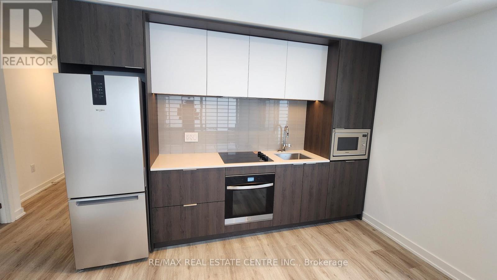 1404 - 395 Square  One Drive, Mississauga, Ontario  L5B 0P6 - Photo 3 - W12731390