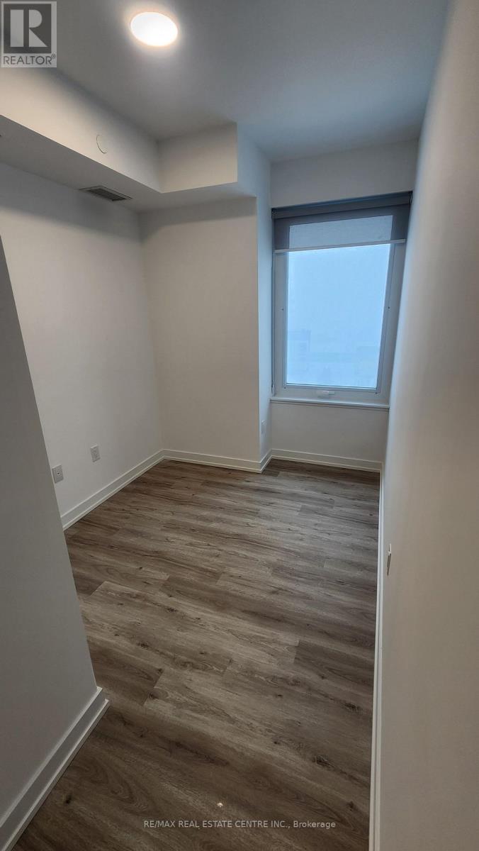 1404 - 395 Square  One Drive, Mississauga, Ontario  L5B 0P6 - Photo 7 - W12731390