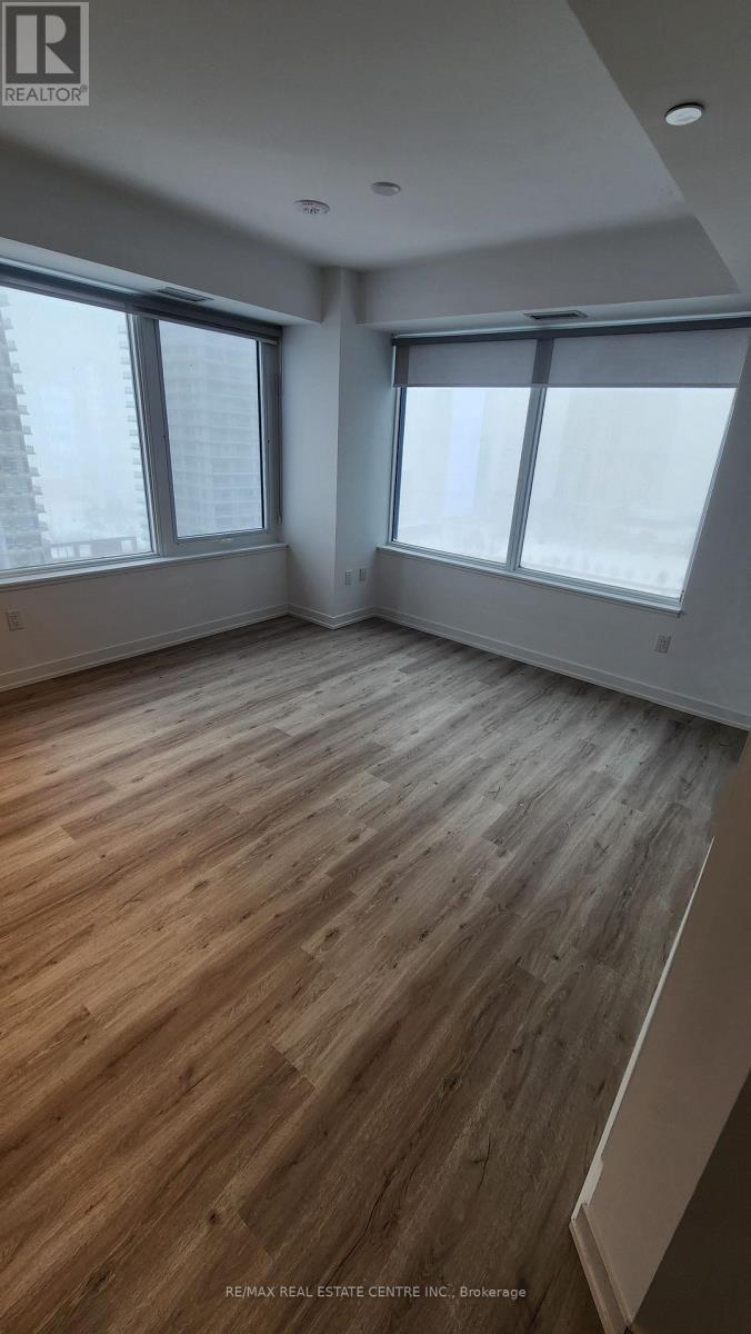 1404 - 395 Square  One Drive, Mississauga, Ontario  L5B 0P6 - Photo 8 - W12731390