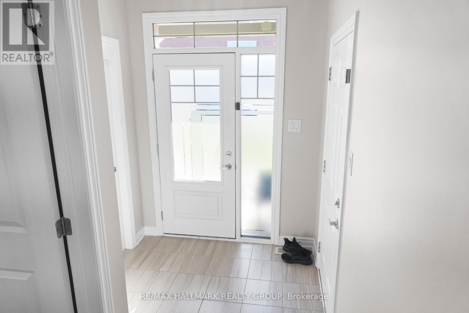 2534 River Mist Road, Ottawa, Ontario  K2C 3H2 - Photo 3 - X12731442