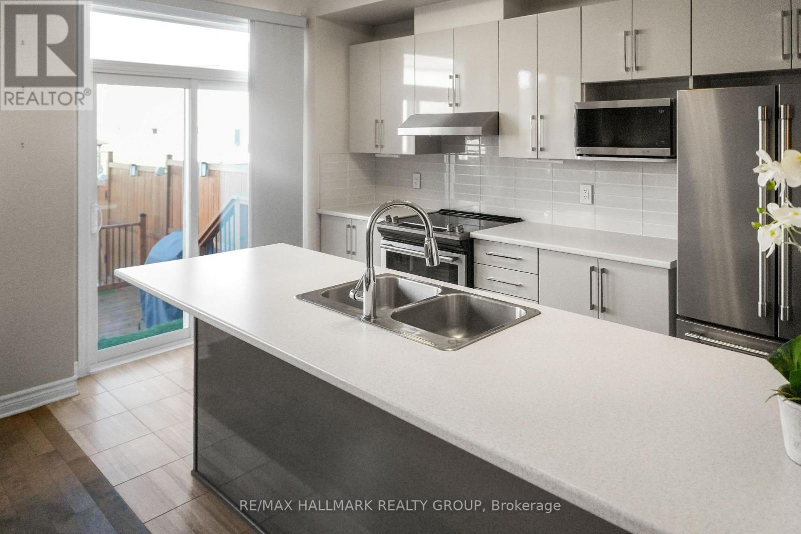 2534 River Mist Road, Ottawa, Ontario  K2C 3H2 - Photo 8 - X12731442