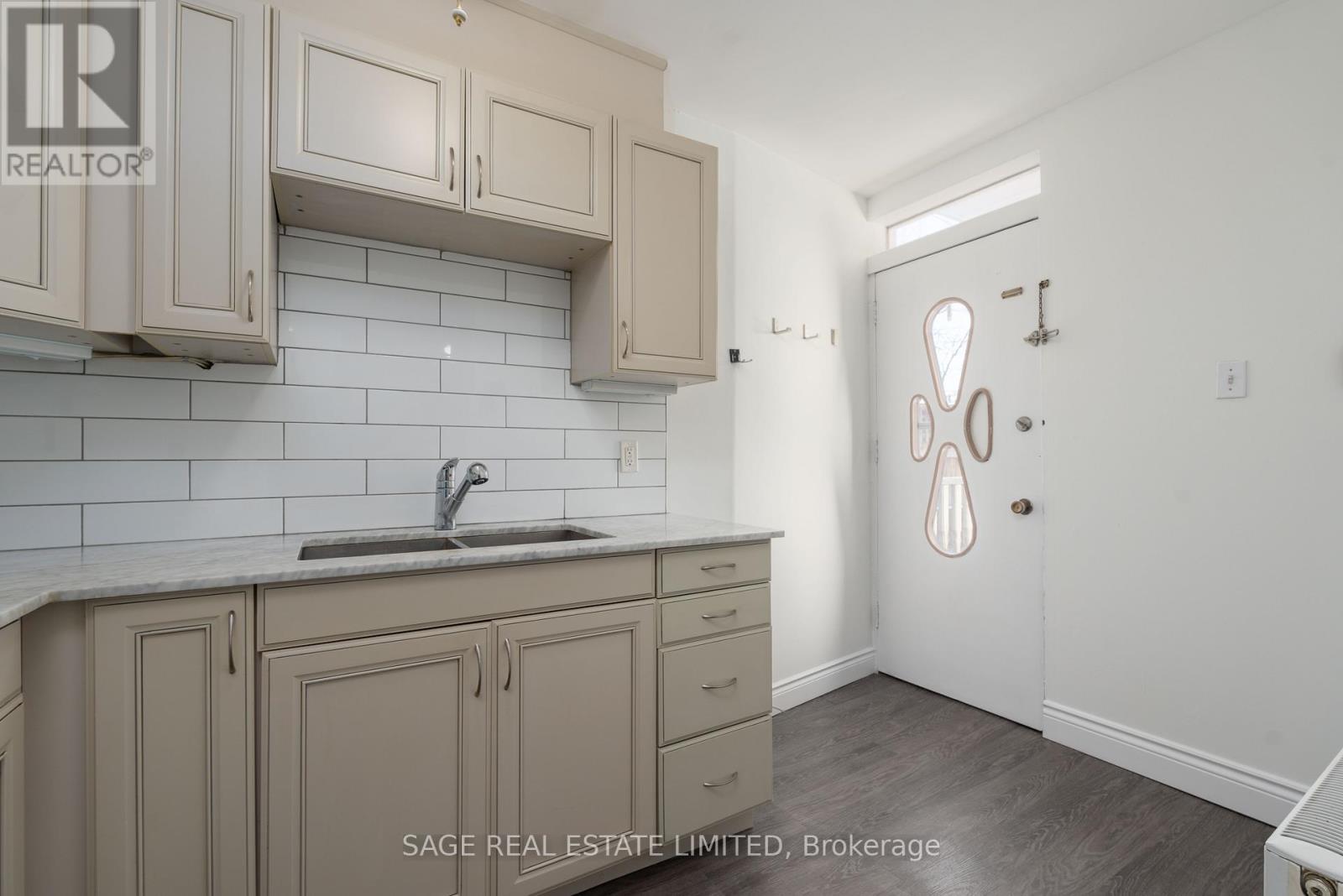 1b - 8 Brookmount Road, Toronto, Ontario  M4L 3N1 - Photo 2 - E12731408