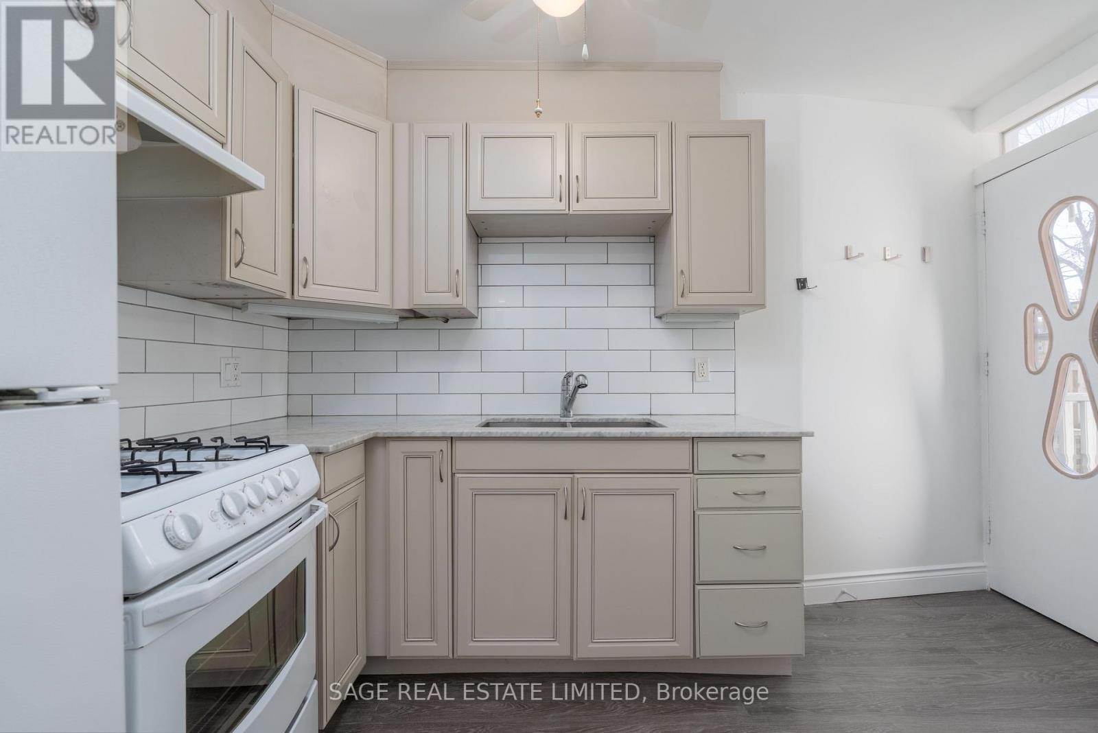 1b - 8 Brookmount Road, Toronto, Ontario  M4L 3N1 - Photo 4 - E12731408