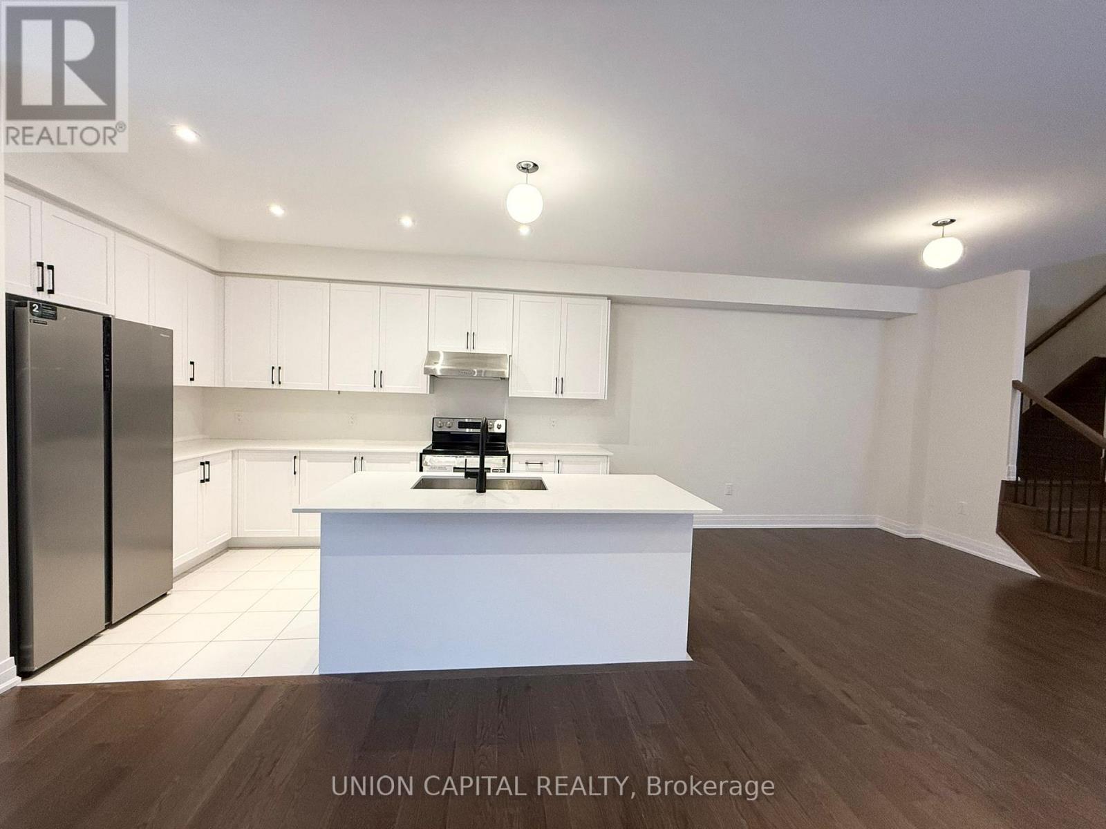 40 Mindanao Avenue, Markham, Ontario  L6C 3T5 - Photo 2 - N12731404