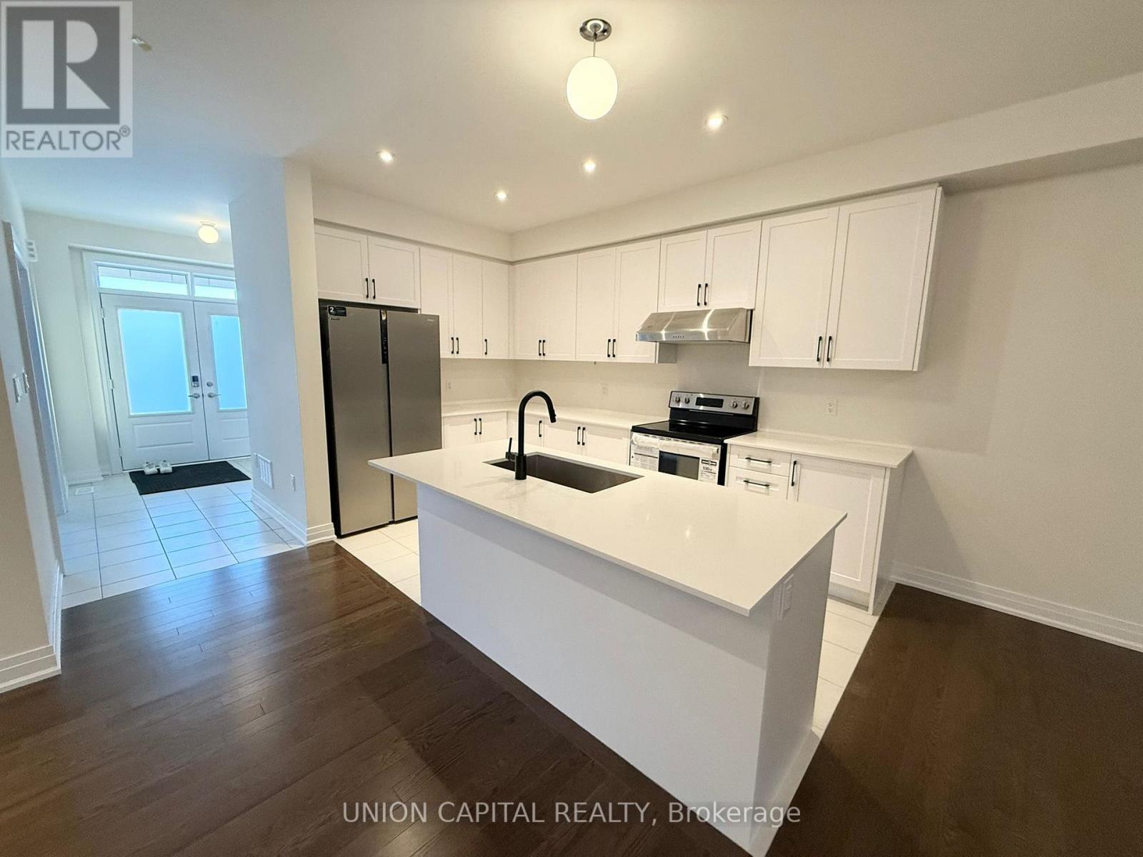 40 Mindanao Avenue, Markham, Ontario  L6C 3T5 - Photo 3 - N12731404