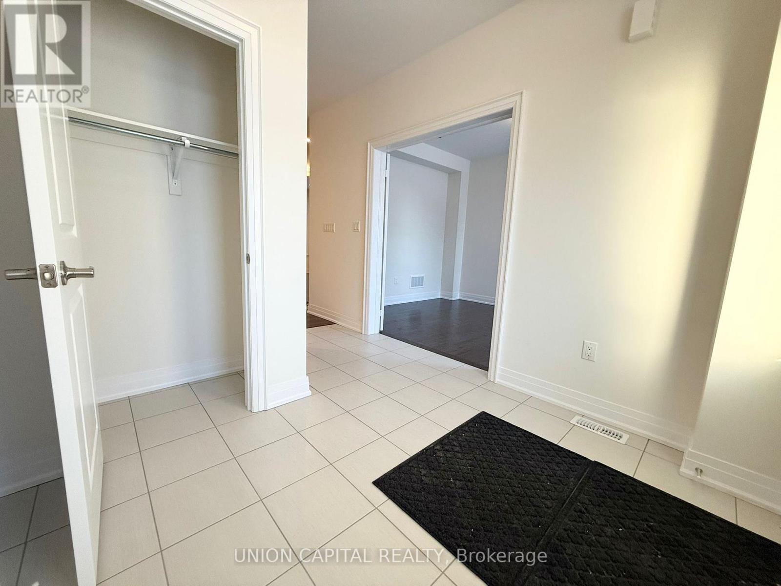 40 Mindanao Avenue, Markham, Ontario  L6C 3T5 - Photo 4 - N12731404