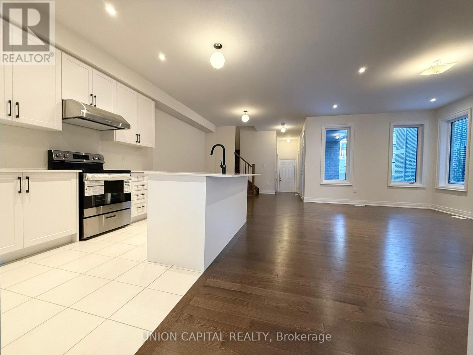 40 Mindanao Avenue, Markham, Ontario  L6C 3T5 - Photo 7 - N12731404