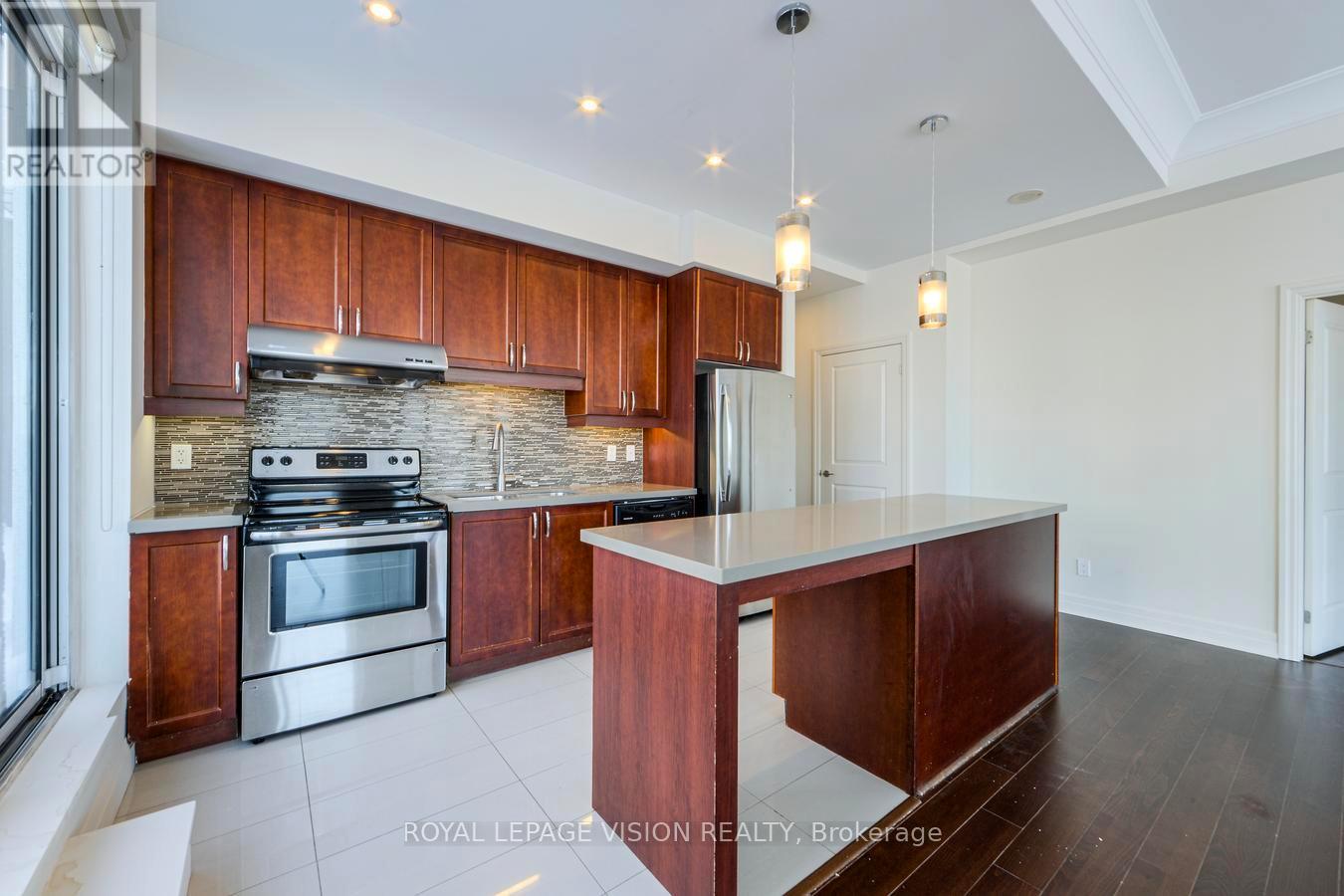 1002 - 8130 Birchmount Road, Markham, Ontario  L6G 0E4 - Photo 3 - N12731436