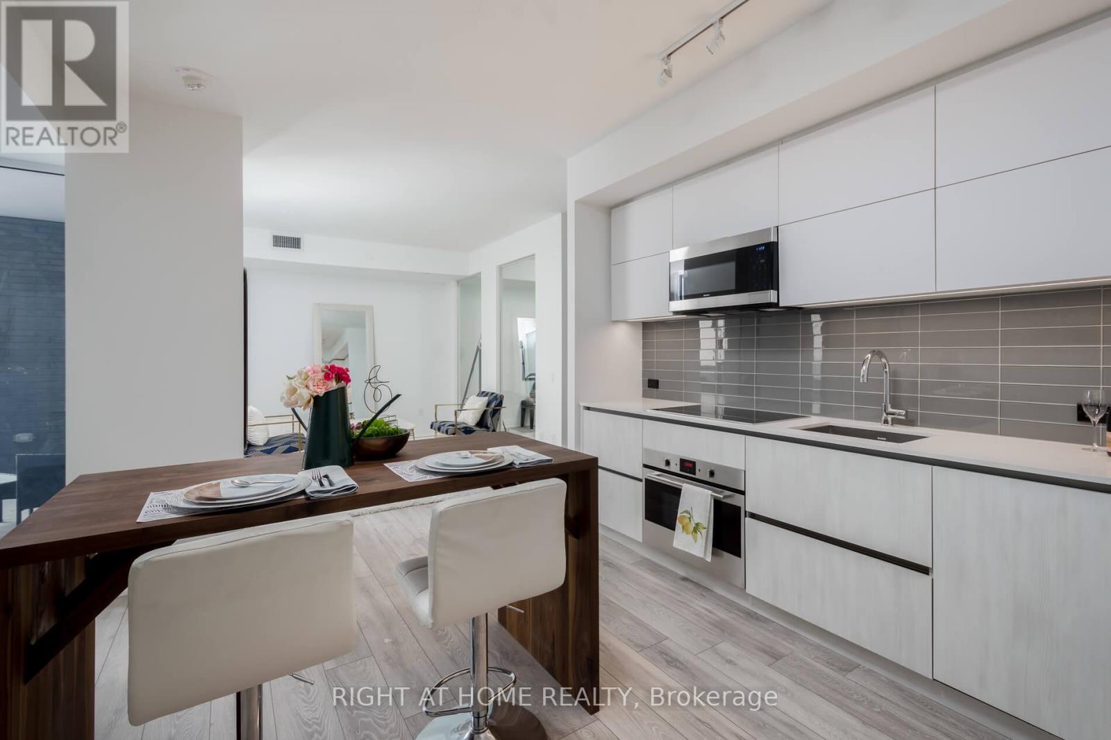 1201 - 21 Park Street E, Mississauga, Ontario  L5G 1L7 - Photo 12 - W12731400