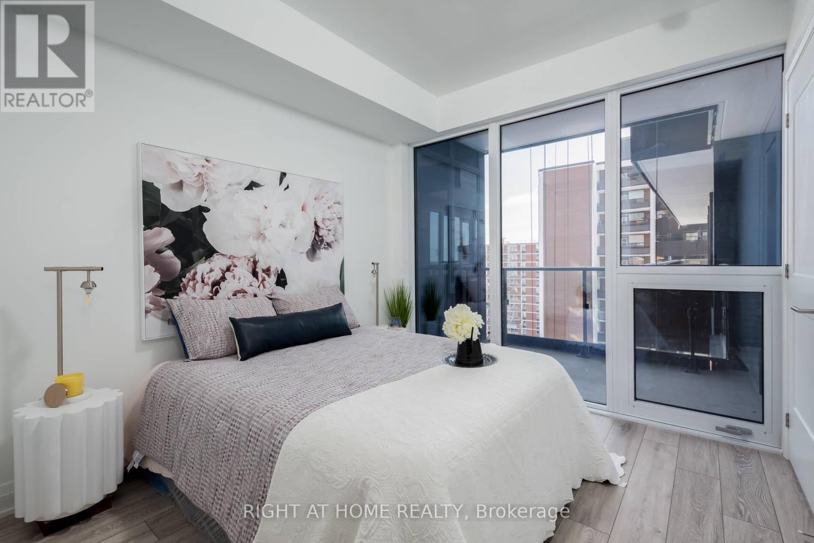 1201 - 21 Park Street E, Mississauga, Ontario  L5G 1L7 - Photo 14 - W12731400