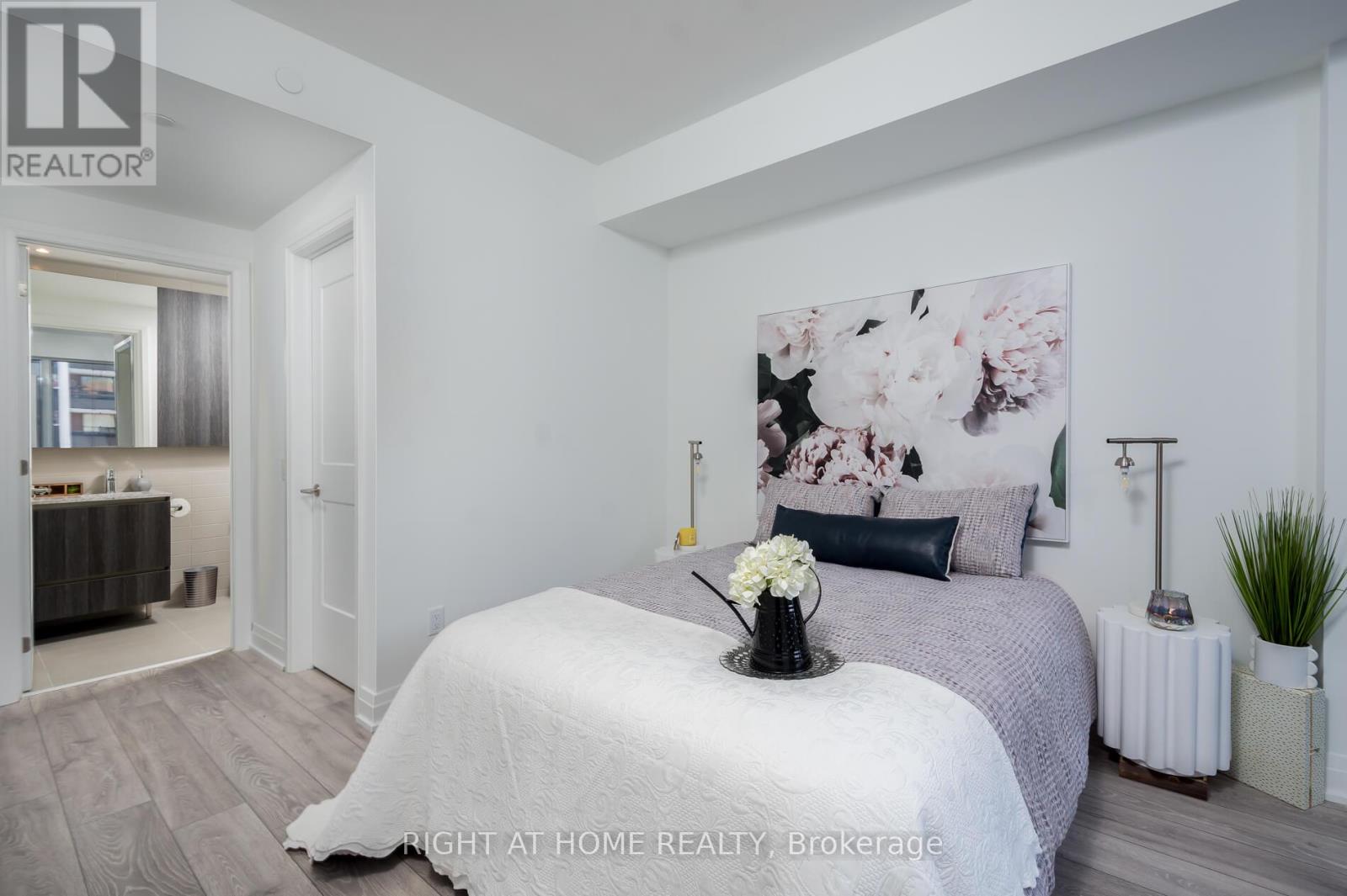 1201 - 21 Park Street E, Mississauga, Ontario  L5G 1L7 - Photo 15 - W12731400