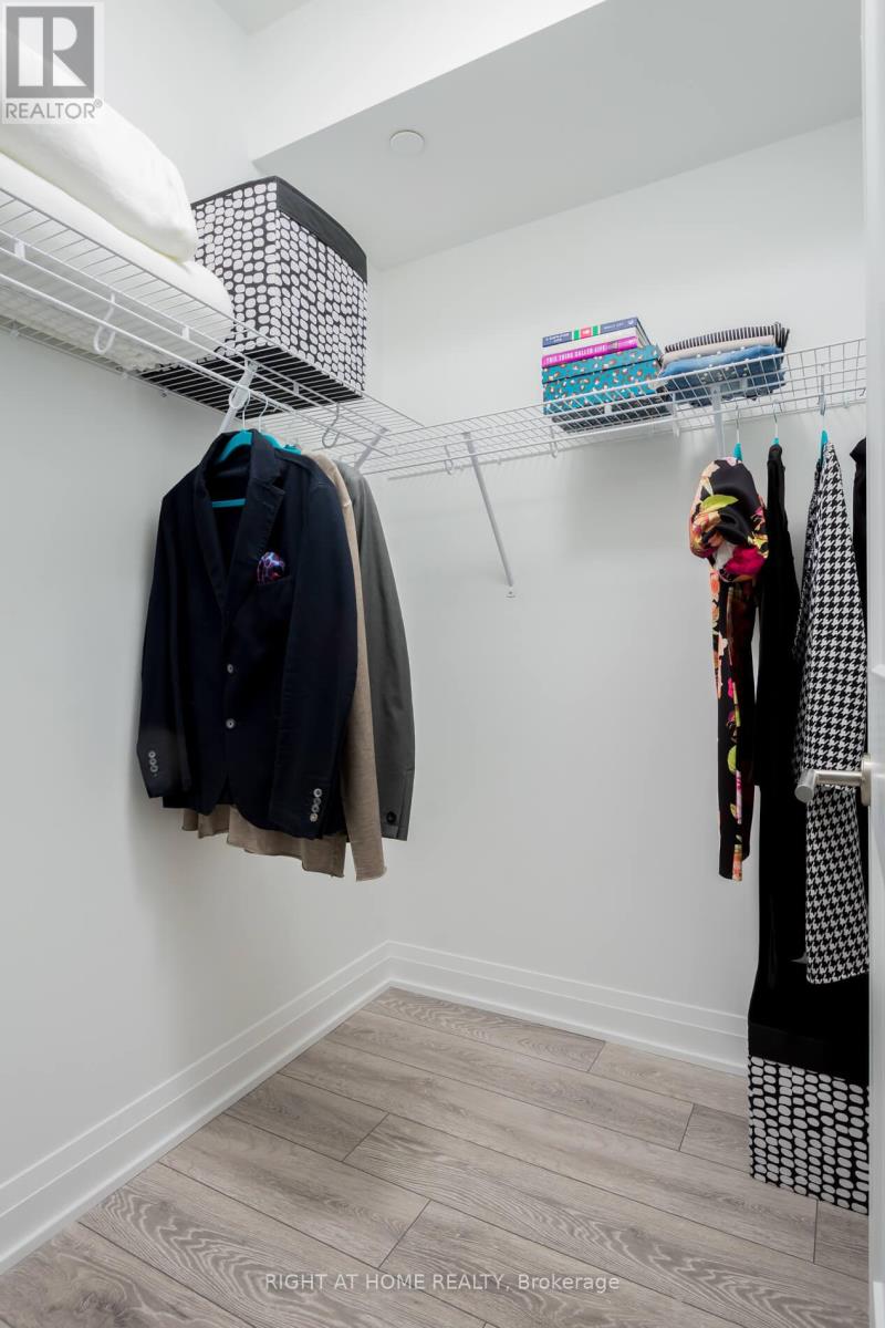 1201 - 21 Park Street E, Mississauga, Ontario  L5G 1L7 - Photo 17 - W12731400