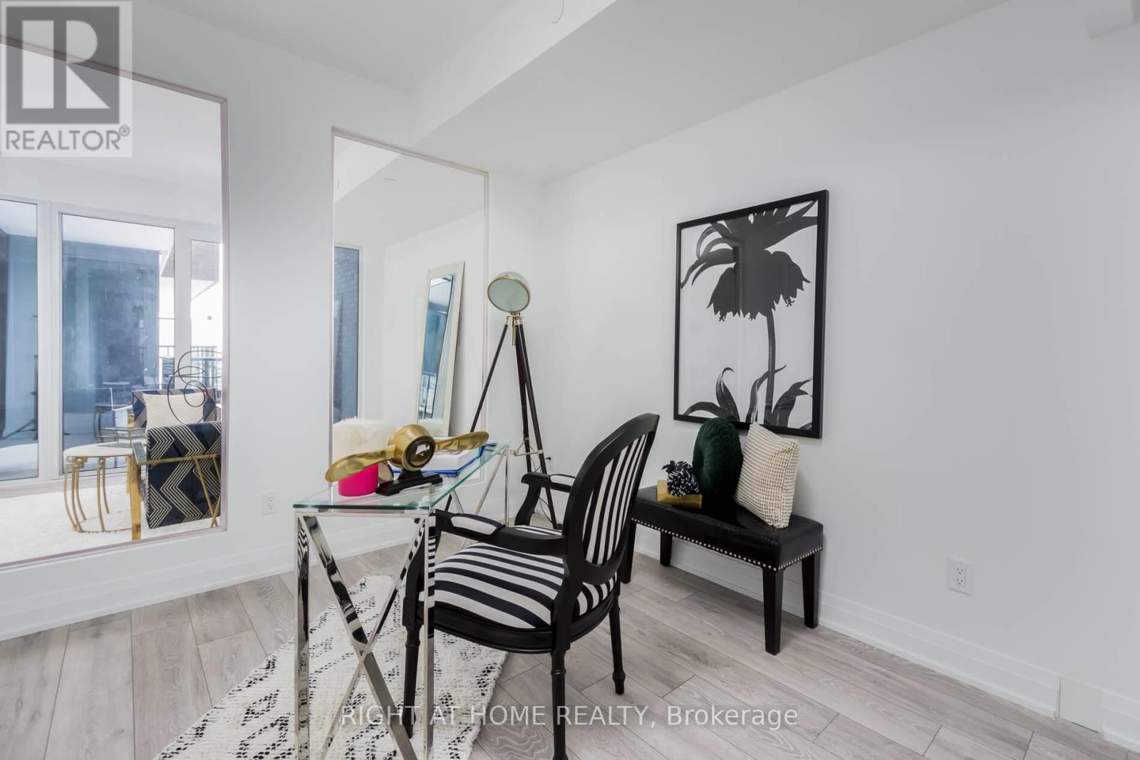 1201 - 21 Park Street E, Mississauga, Ontario  L5G 1L7 - Photo 19 - W12731400