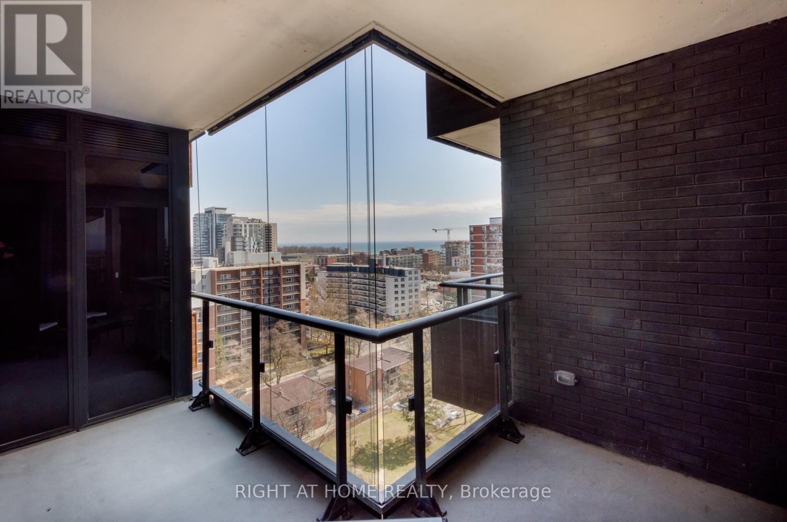 1201 - 21 Park Street E, Mississauga, Ontario  L5G 1L7 - Photo 22 - W12731400