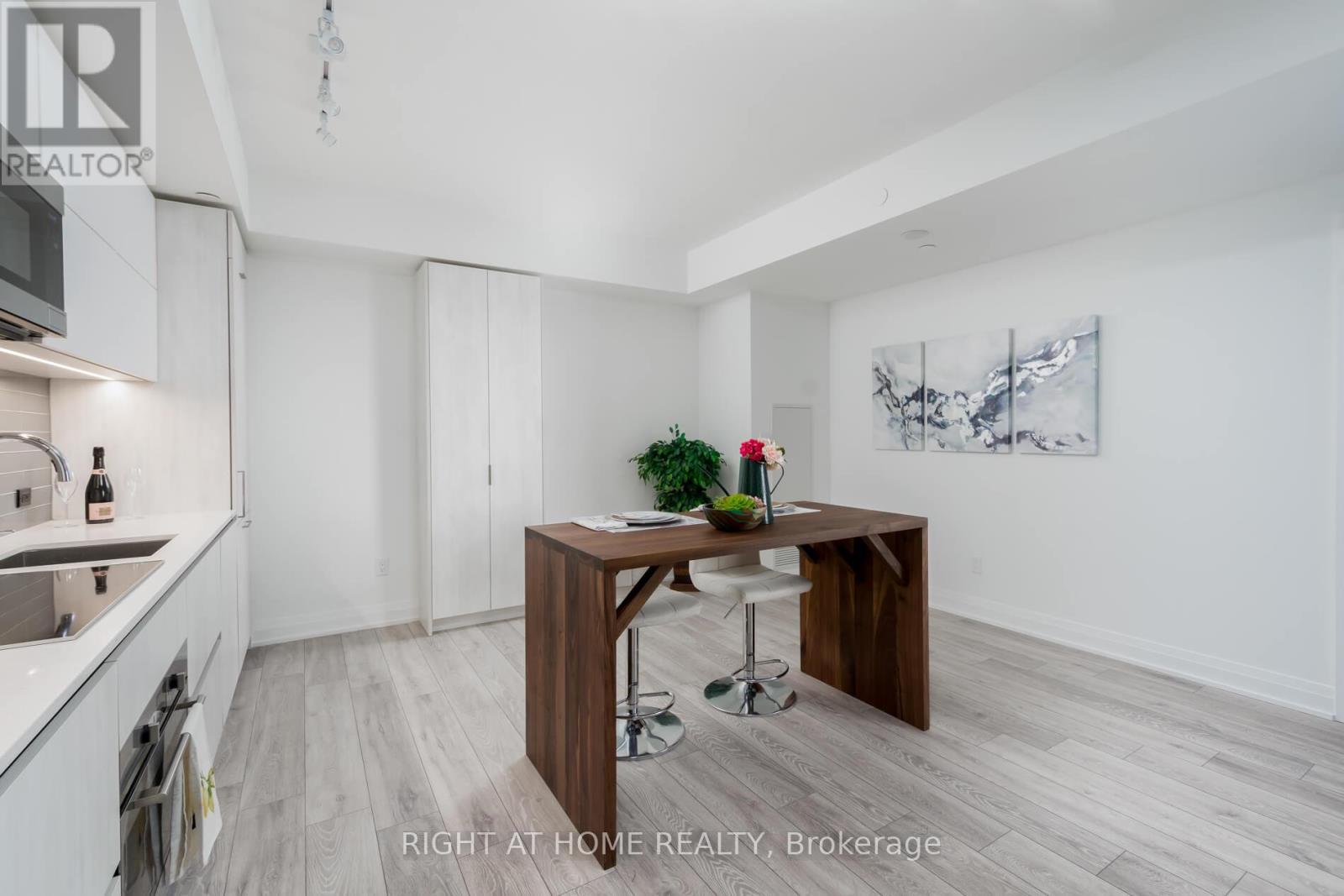 1201 - 21 Park Street E, Mississauga, Ontario  L5G 1L7 - Photo 9 - W12731400