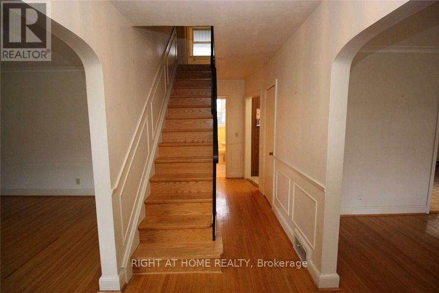 123 Ashbourne Drive, Toronto, Ontario  M9B 4H9 - Photo 2 - W12731426