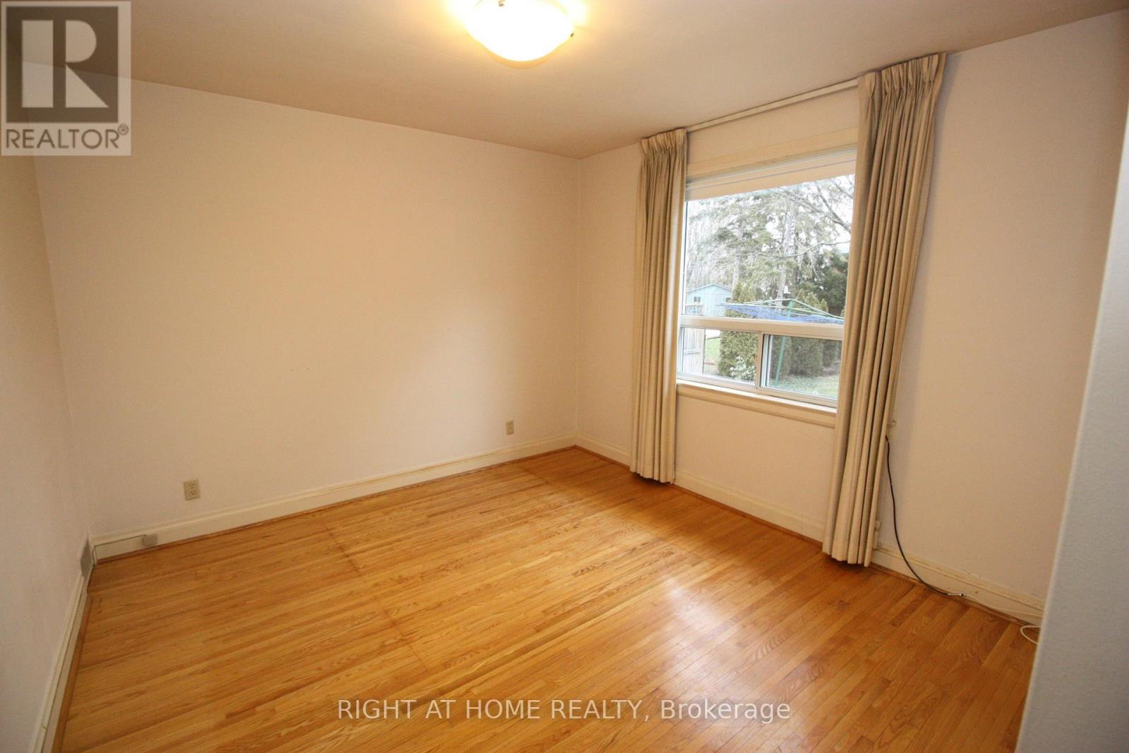 123 Ashbourne Drive, Toronto, Ontario  M9B 4H9 - Photo 6 - W12731426