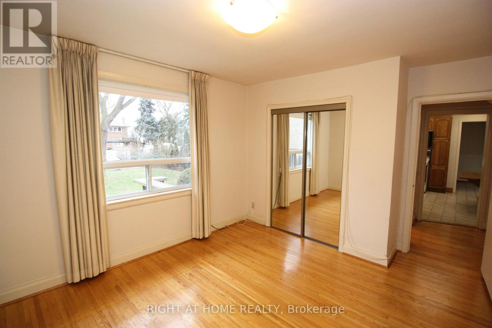 123 Ashbourne Drive, Toronto, Ontario  M9B 4H9 - Photo 7 - W12731426